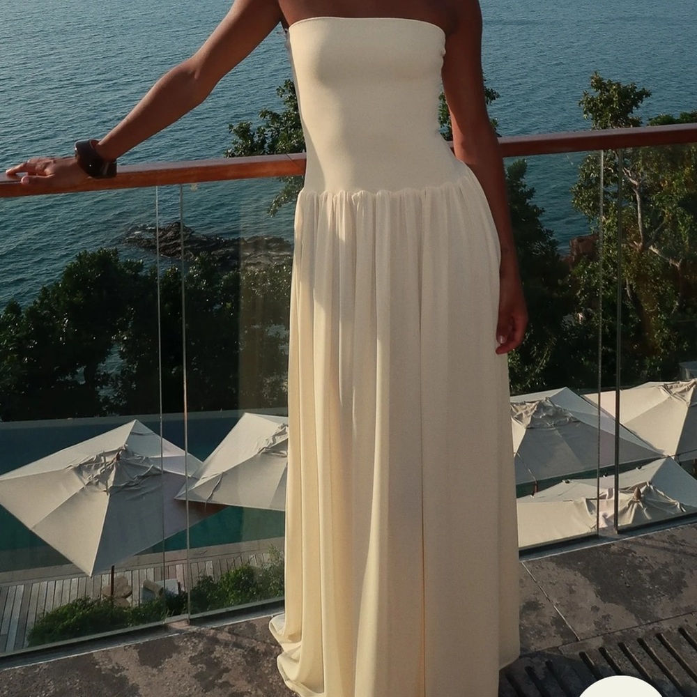 MESHKI “Lyanna” Elegant Cream Strapless Maxi Dress